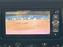 【バックカメラ】駐車時に後方がリアルタイム映像で確認できます。大型商業施設や立体駐車場での駐車時や、夜間のバック時に大活躍！運転スキルに関わらず、今や必須となった装備のひとつです！