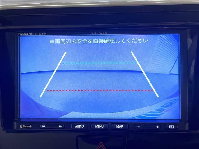 【バックカメラ】で駐車時に後方確認もできますので、大きな車の運転で不安な方も安心してお乗りいただけます！