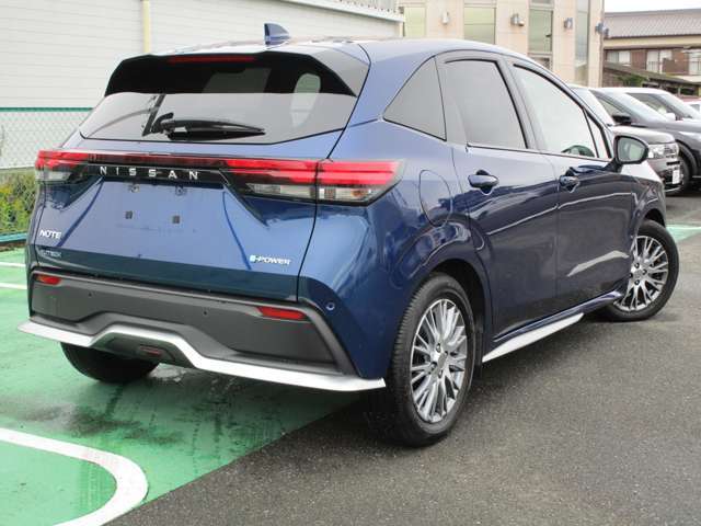 ボディカラーはアラーはオーロラフレアブルーパール