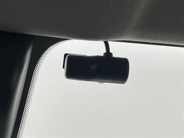 【ドライブレコーダー】映像・音声などの運転中の記録を残します。事故などを起こした起こされた時の証拠になりえますので、もしも時でも安心ですね。
