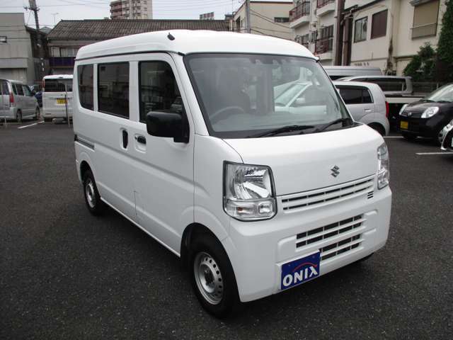 ご来店される際、お車などの移動手段がない場合は最寄の竹ノ塚駅又は谷塚駅まで送迎を行っています。ナンバー付のお車は公道で試乗可能でしてナンバー無しのお車でも構内で旋回、制動など実際にお試しいただけます。