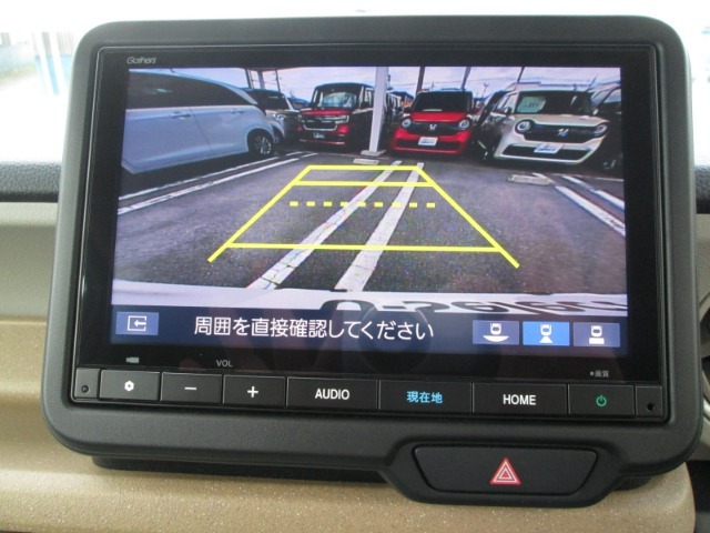 バックカメラで駐車も安心です。