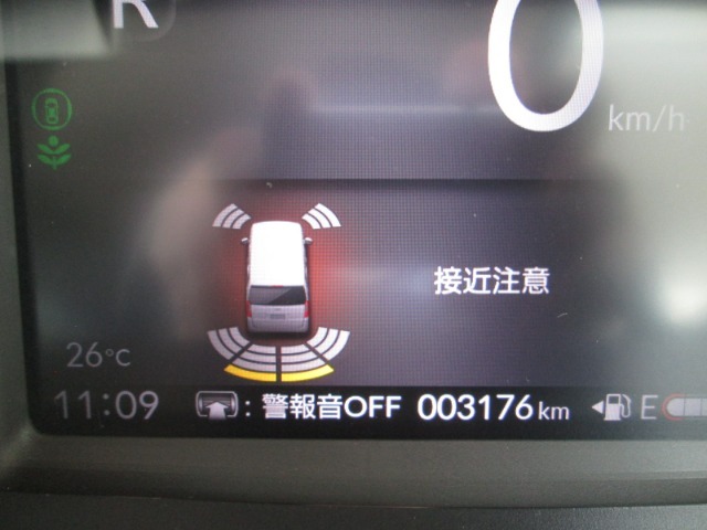 リアパーキングセンサーで駐車をよりサポートいたします。