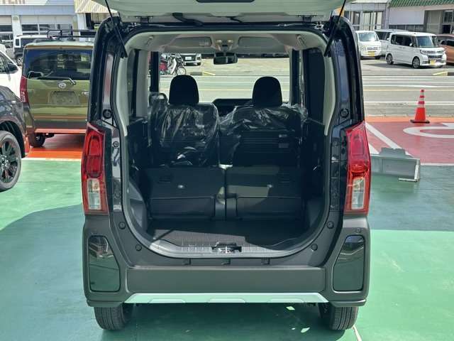 ★納車前に、専属のクリーニングスタッフが、ピッカピカにクリーニングして納車いたします！もちろん、ピッカピカの状態でお渡しするクリーニング費用も支払総額に含まれています！