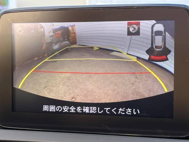 【バックカメラ】駐車時に後方がリアルタイム映像で確認できます。大型商業施設や立体駐車場での駐車時や、夜間のバック時に大活躍！運転スキルに関わらず、今や必須となった装備のひとつです！