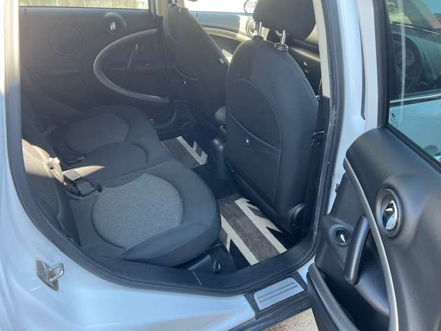 リヤのフロアマットもイギリス国旗柄です！