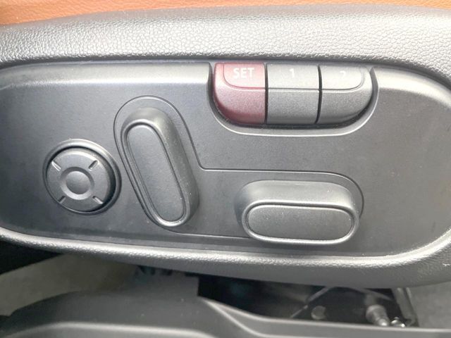 ●パワーシート：シート位置の“前後と背もたれの“角度の微調整が可能となります。手動設定のシートよりも、より細やかな設定ができるのがポイントです。