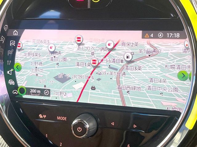 ●純正ナビ:一体感のあるナビは、高級感ある車内を演出してくれます。Bluetooth再生などオーディオ機能も充実しておりますので、運転もより楽しめます♪