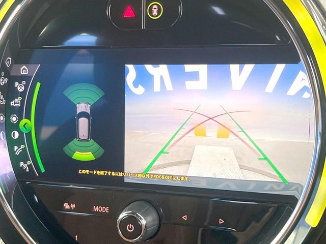 ●ガイドライン付きバックカメラ：不安な駐車もこれで安心！ガイドライン付きなので狭い箇所での駐車もラクラクです！