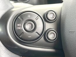 ●レーダークルーズコントロール：前の車との車間距離を一定にとりつつ、一定速度で自動走行してくれる次世代のクルーズコントロール！主に高速道路や自動車専用道路で使用する便利な機能です！