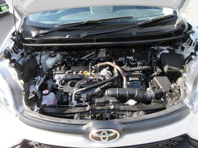 エンジンルームも綺麗に洗浄してから納車致します。普段あまり見ることが無い箇所だからこそ綺麗だと感動しますよね（＊´▽｀＊）