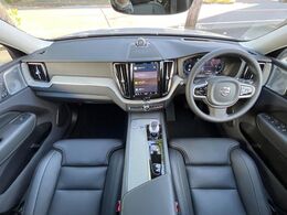 大人気SUVのXC60が入庫しました！マイルドハイブリッドモデルもXC60はGoogleナビも搭載！さらに快適装備や安全装備盛りだくさん！プレミアムサウンドとエアサスをオプション装備！