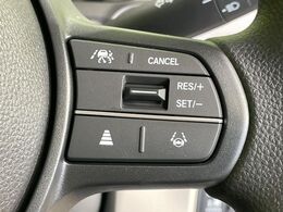 【アダプティブクルーズコントロール】高速道路での長距離走行が楽に！！自動で速度を保つクルーズコントロールが、衝突軽減システムと連携し、前方の車両を感知して車間を保つように速度調節してくれます！！