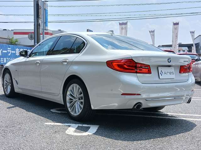 厳選されたBMW中古車が60台ほど展示されております。営業時間は10：00から18：00で年中無休（GW・お盆・年末年始を除く）で営業しております。