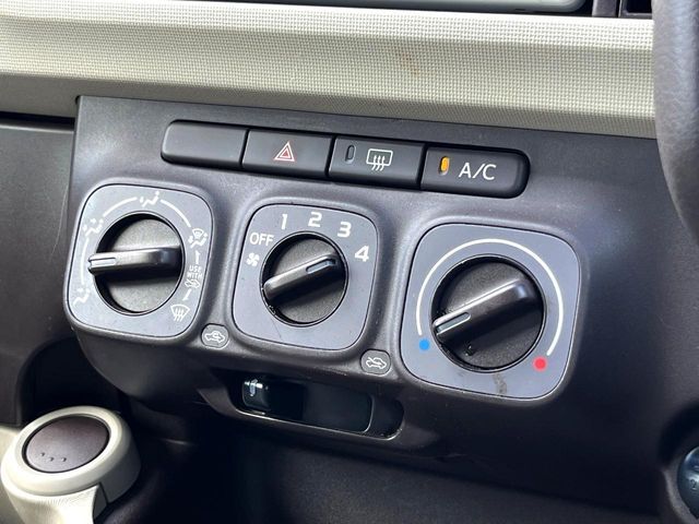 寒い冬も暑い夏も全席に快適な空調を届けてくれる、ダイヤル式エアコンを装備♪