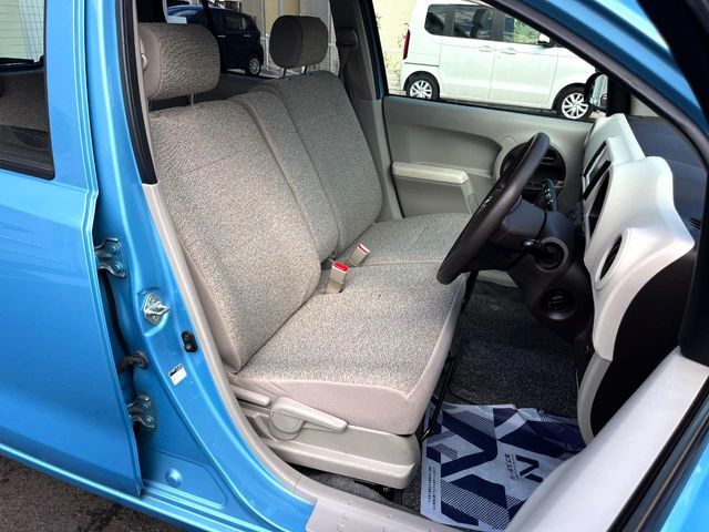 運転席シート廻りは使用感も少なく、良好な状態となっています。丁寧に使われていたことがよくわかりますね。