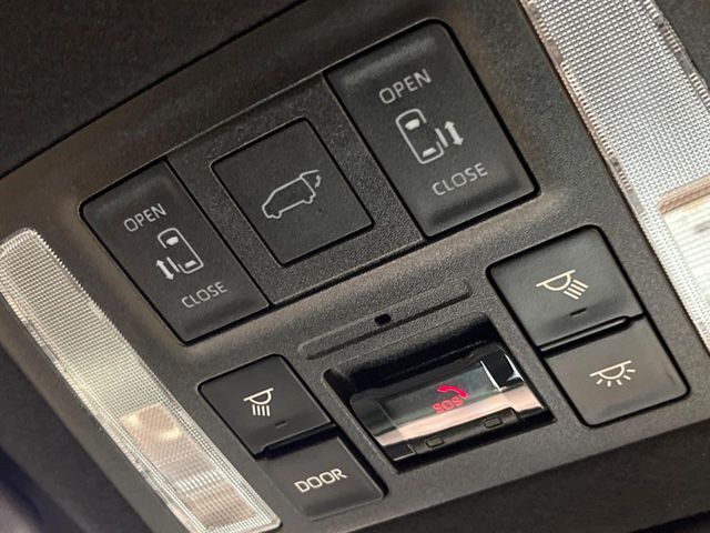 【両側パワースライドドア】スマートキーや運転席のスイッチで後席両側スライドドアの開閉が可能♪電動だから力を入れてドアを開ける必要が無く、小さなお子様でも簡単に開け閉めでき快適です♪