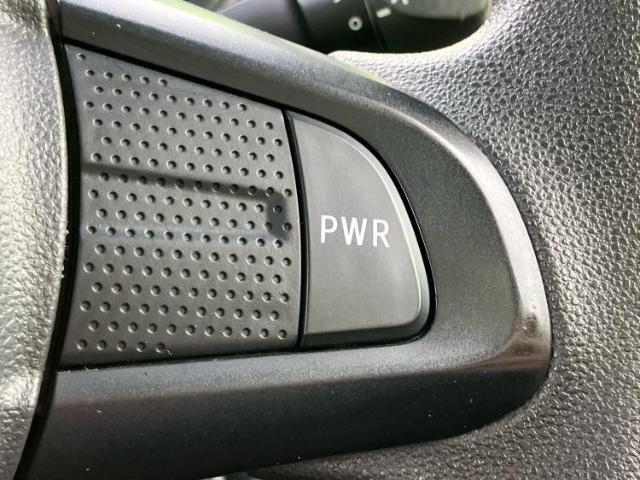 WECARSの展示場では実際に見て、触ってお車をお選びいただけます！知識の豊富な営業スタッフが様々なカーライフをご提案いたします！