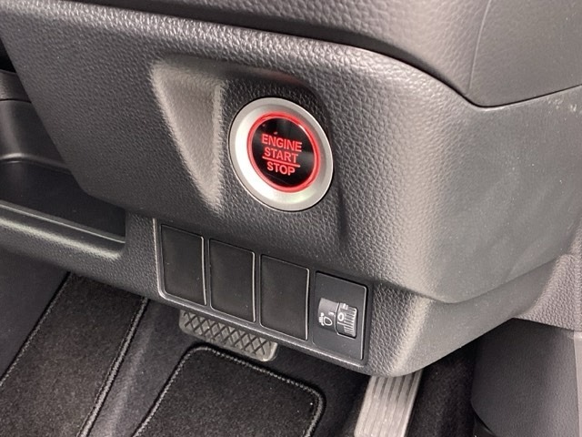 この度は、当店のお車をご覧いただきまして誠にありがとうございます。当店では全国販売・納車も行っております。県によって陸送費用は異なりますのでお気軽にお問い合わせください。