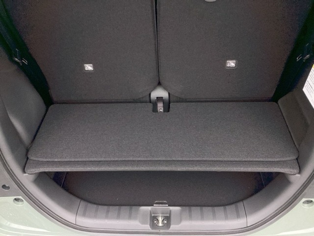 この度は、当店のお車をご覧いただきまして誠にありがとうございます。当店では全国販売・納車も行っております。県によって陸送費用は異なりますのでお気軽にお問い合わせください。