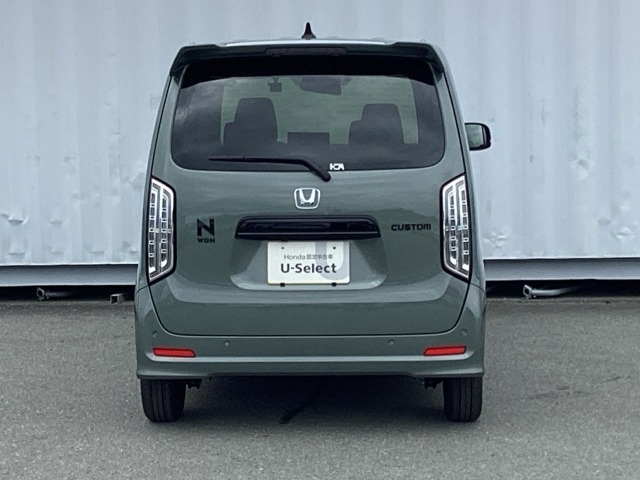 この度は、当店のお車をご覧いただきまして誠にありがとうございます。当店では全国販売・納車も行っております。県によって陸送費用は異なりますのでお気軽にお問い合わせください。