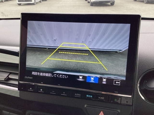 バックカメラも装備しております。車庫入れの苦手なお客様も安心！重宝してくれます！