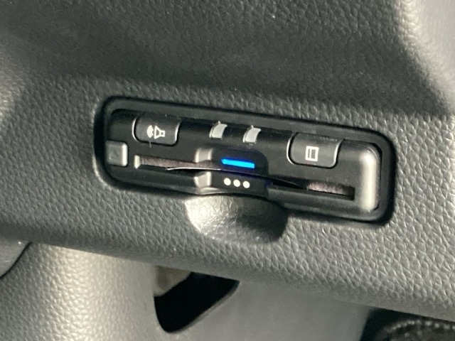 この度は、当店のお車をご覧いただきまして誠にありがとうございます。当店では全国販売・納車も行っております。県によって陸送費用は異なりますのでお気軽にお問い合わせください。