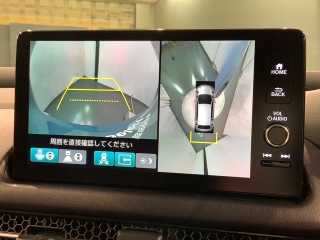 全方位モニターがついています！　車の周囲を360°安全確認できるので、普段の駐車はもちろんの事、縦列駐車や幅寄せの際にも活躍してくれますよ。
