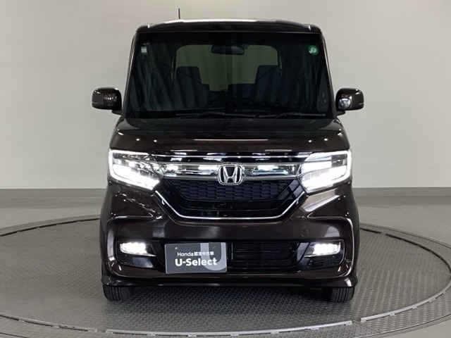 LEDヘッドライトを装備しています。LEDヘッドライトはとても明るく、雨の日や夜間走行も安全・安心です。