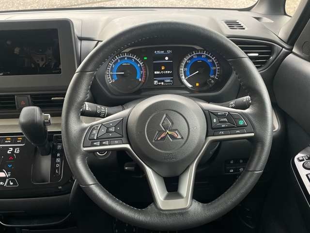 ステアリングスイッチ備わっています