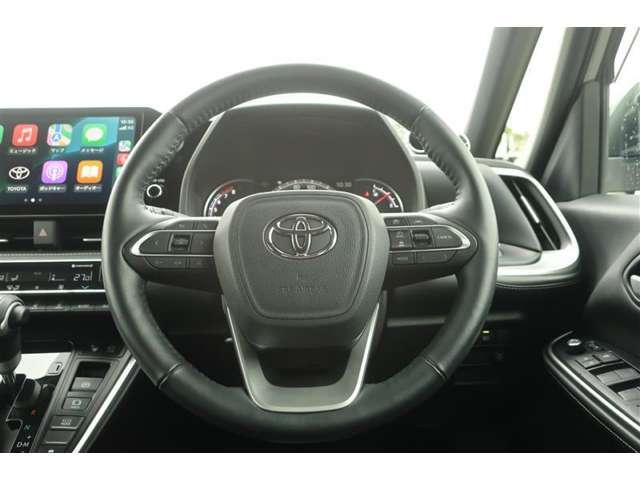 握りやすい設計のステアリングです。