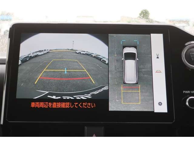パノラミックビューモニター付きです。車両を上から見たような映像をディスプレイオーディオ画面に表示。運転席からの目視だけでは見にくい、車両周辺の状況をリアルタイムでしっかり確認できます。