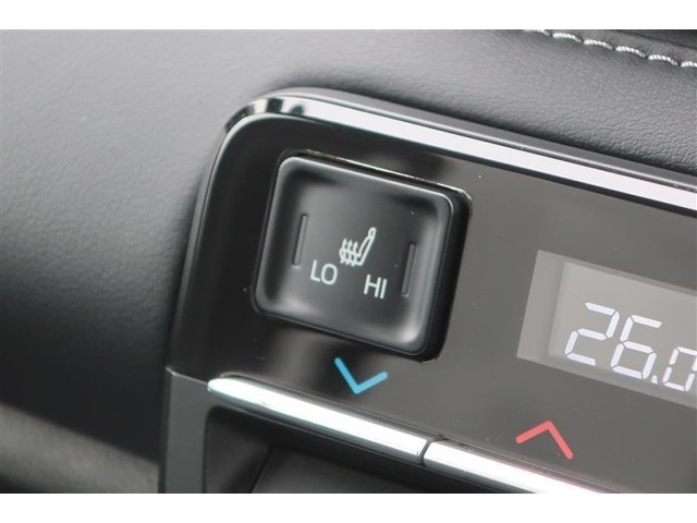 運転席と助手席にシートヒーターが付いています。
