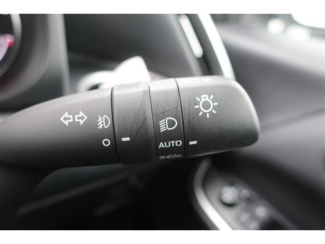 暗くなると自動で点灯するオートライト付き☆