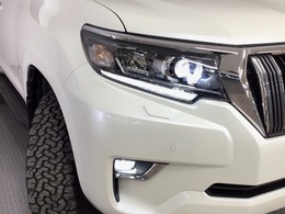 【LEDヘッドライト】ディスチャージヘッドライト（HID）と同等の明るさで、夜道や雨天走行が明るく視界良好！！　フォグライトも装備で、安心感さらにUPです♪安心ドライブを楽しんで下さい♪