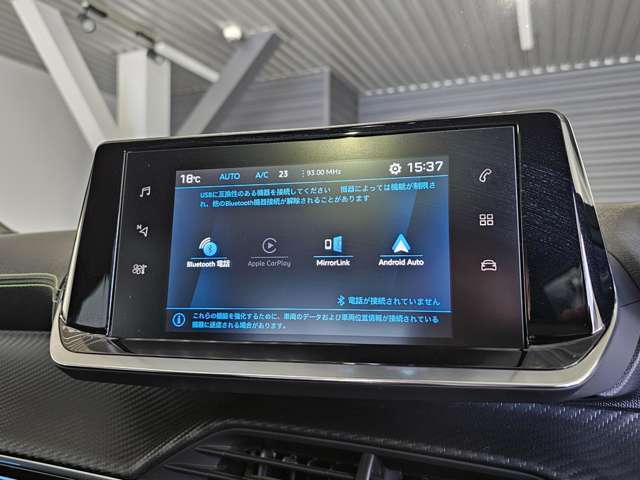 モニターで様々な設定も可能です。携帯電話をつなげればcarplay Android Autoも可能です。