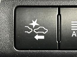 【プリクラッシュセーフティ】前方の車両等を検知し、衝突しそうな時は警報で注意を促し、ブレーキを踏む力をサポート。ブレーキを踏めなかった場合は衝突被害軽減ブレーキが作動、衝突回避をサポートします。