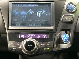 【純正ナビ】人気の純正ナビを装備。オーディオ機能も充実しており、Bluetooth接続すればお持ちのスマホやMP3プレイヤーの音楽を再生可能！毎日の運転がさらに楽しくなります！！