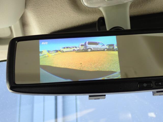 バックカメラ装備しております。駐車時に大変役に立ちますよ♪駐車が苦手な方にも便利機能です♪