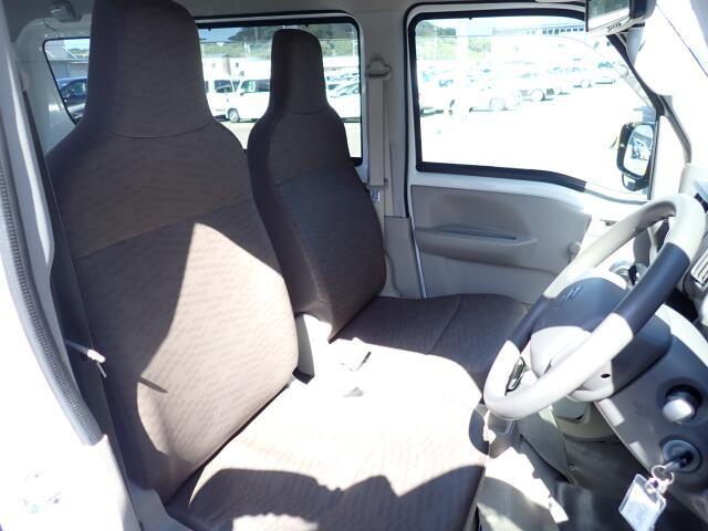 フロントシート、状態良好で安心です。大きな汚れもなく安心です