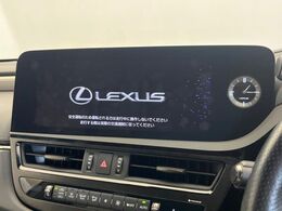 【メーカー純正ナビ】インテリアに溶け込むスタイリッシュな「専用設計」メーカーナビを装備♪視認性や操作性など基本性能にも優れ、より上質なカーライフをお楽しみいただけます。