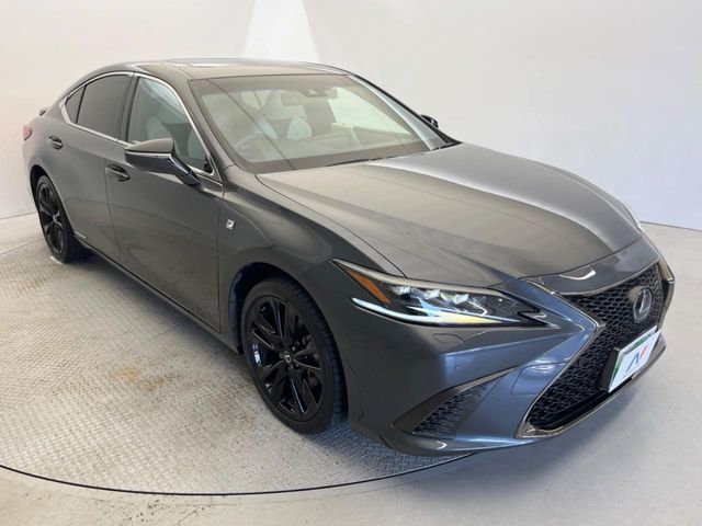 大好評のボディコーティング「弾スプラッシュコート」もご納車までに施工可能。通常のガラスコートと異なる、耐久年数6年の無機質ガラスコーティングが、ボディをキレイな状態に保ってくれます。