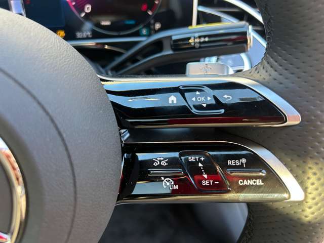 スタッフ全員が自動車保険の資格を保有しており、万が一の事故の際のサポート体制を整えております。メルセデス・ベンツ自動車保険プログラムをご用意しております。無料証券診断を行います！