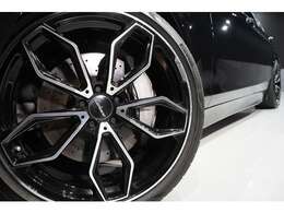 ■ホイールもロリンザーRS11forged21インチホイールを装着しております！■ローダウンも施工済です！■キャリパー塗装等の追加カスタムもお気軽にご相談下さいませ！■