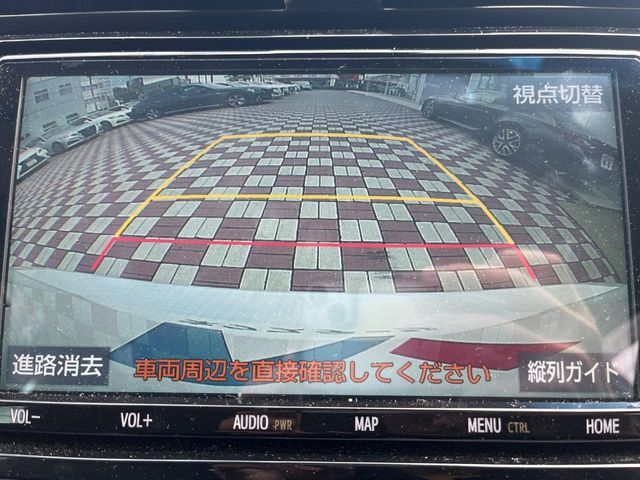 【バックカメラ】駐車時に後方がリアルタイム映像で確認できます。大型商業施設や立体駐車場での駐車時や、夜間のバック時に大活躍！運転スキルに関わらず、今や必須となった装備のひとつです！