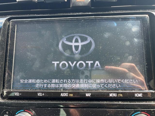 【純正ナビ】人気の純正ナビを装備しております。ナビの使いやすさはもちろん、オーディオ機能も充実！キャンプや旅行はもちろん、通勤や買い物など普段のドライブも楽しくなるはず♪