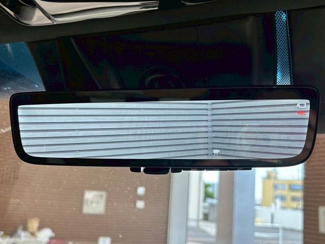 【デジタルインナーミラー】荷室や後席に遮られず、後方確認が可能。さらに走行中の前後方カメラ映像を録画も可能です。