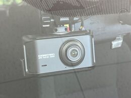 【ドライブレコーダー】安心・安全なカーライフに必須のドライブレコーダーを装備！走行中はもちろん、あおり運転や事故に遭遇した際の状況も映像で記録し、万一のリスクに備えます。