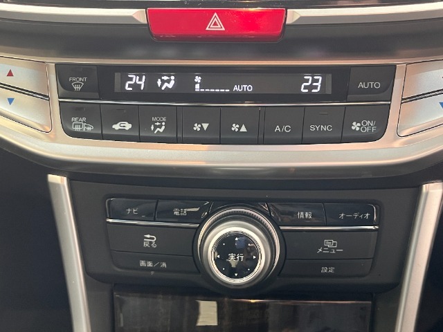 デュアルエアコンが装備されておりますので運転席・助手席でお好みの温度に設定することが出来ます！！