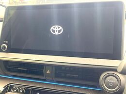 【12.3インチディスプレイオーディオ】スマートフォンと連携が可能な大画面ディスプレイオーディオです。スマートフォンのナビ機能を使用したり、Bluetooth接続で音楽もお楽しみいただけます！